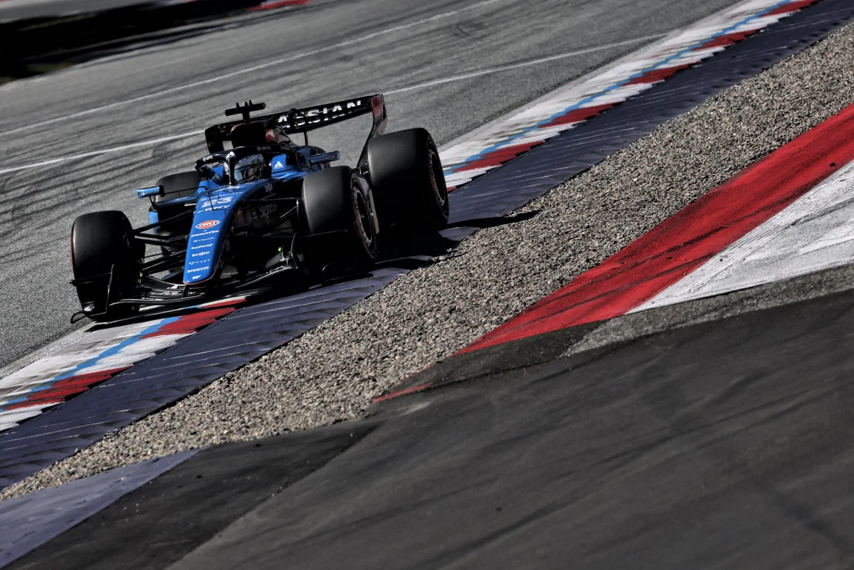 Williams outlines timeline of F1 upgrade plan for “completely new car”
