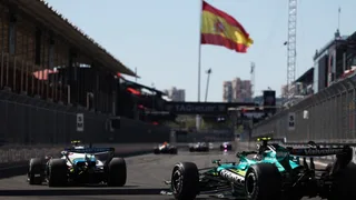 Carlos Sainz accuses Fernando Alonso of provoking a penalty "like always"