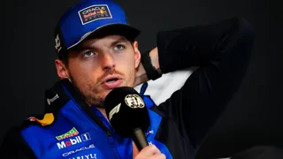Red Bull rilancia, offerto a Verstappen un prolungamento fino al 2029: più soldi ma niente clausole. Max riflette