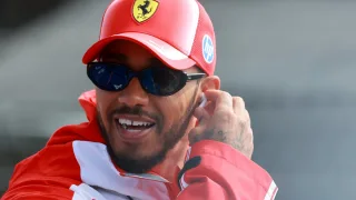 Lewis Hamilton urges Ferrari to “turn up the heat” in F1 title battle