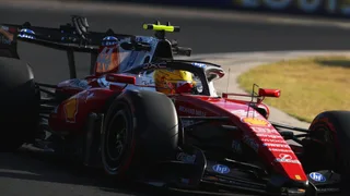 F1 | Hungaroring, Libere 2: Ferrari vola con Hamilton davanti a Leclerc. Norris è 3° a 5 decimi, Kimi 13°