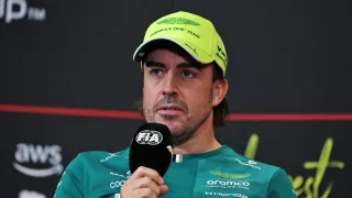 Jenson Button backs Fernando Alonso to remain in F1 in final driver market twist