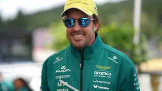 Alonso still keeps his 2027 future open at Aston