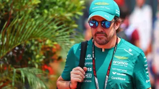 Fernando Alonso shuts down “rumours” surrounding Dakar Rally return