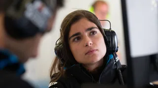 Jamie Chadwick Drives Modern F1 Car for the First Time!