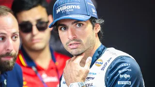Sainz defends Piastri contact amid blue flag issues