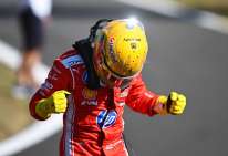 Hamilton gela Mercedes, la pole Sprint è sua: “Non ce lo aspettavamo neanche noi, sono in estasi”