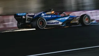 Williams, che disastro! Albon: “Aggiornamenti di Baku non metteranno a posto la vettura. Pensiamo al 2027”