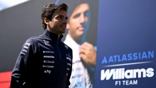 Sainz signals he intends to stay at Williams in 2027