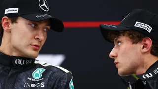 Herbert: “Antonelli e lo spettro di Verstappen stanno divorando psicologicamente Russell”