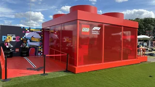 Anche Lego omaggia Michael Schumacher: all’Arco della Pace un mosaico da 85.000 mattoncini