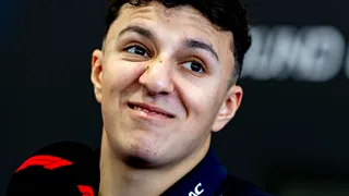 Ufficiale, a Baku Hadjar torna in Red Bull. Lawson di nuovo in Racing Bulls, Tsunoda a casa