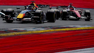 Leclerc: “Verstappen in Ferrari? Non mi fa paura e sarebbe una bella storia, lottiamo dal 2010”