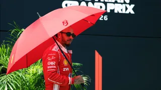 Chance Mondiale, Hamilton scherza: “Forse se allento i bulloni delle Mercedes…”