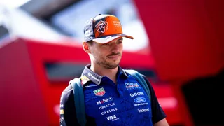 Altro che Sardegna, Wolff e mal di pancia: Max Verstappen spegne i rumor di mercato
