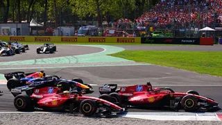 Insofferenza Hamilton: “Ho sempre corso pulito lasciando spazio, ma in Ferrari non ci sono regole d’ingaggio”