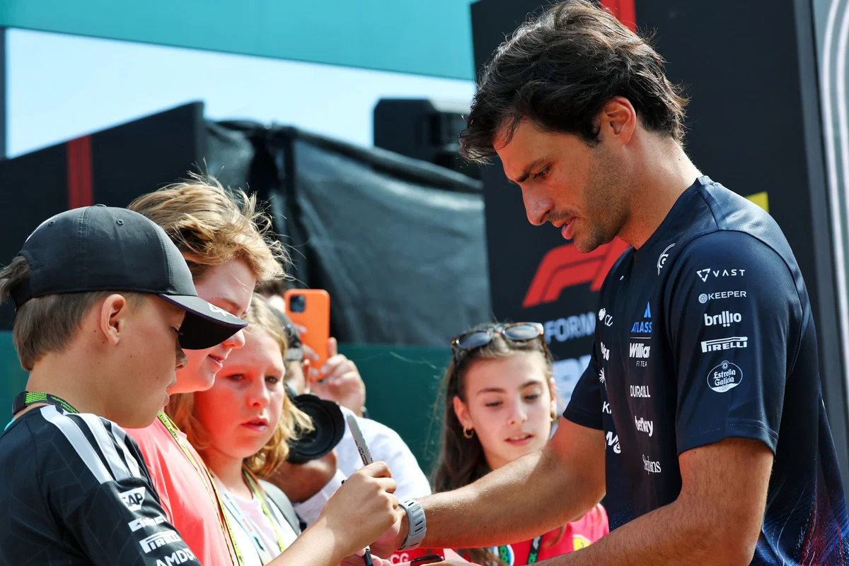 Williams F1 boss assesses chances of retaining Carlos Sainz