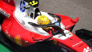 F1 | Hamilton raggiante: “Prima fila inaspettata, ma è per il team. Voglio ringraziare di cuore chi è in fabbrica”