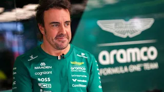 Alonso extends F1 career with new Aston Martin deal