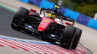 Il venerdì di Budapest è rosso, ma la Ferrari gioca sul filo