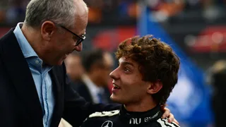 Domenicali loda Kimi Antonelli: “Ventata d’aria fresca. E senza quei due ritiri avrebbe vantaggio solido”