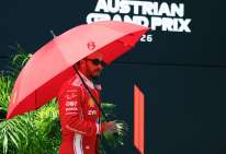 Chance Mondiale, Hamilton scherza: “Forse se allento i bulloni delle Mercedes…”