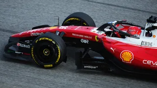 Asfalto da incubo: Ferrari parte bene, ma il passo è un rebus per tutti