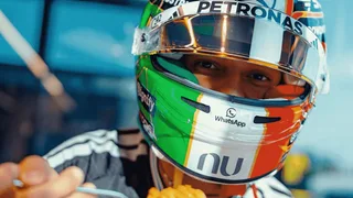 Antonelli: il casco di Monza rievoca Valentino Rossi e il Mugello 2002
